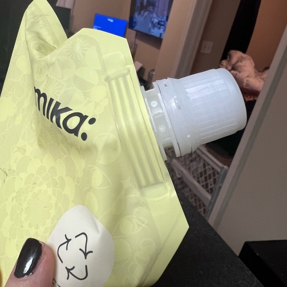 NEW! Amika PRO Smooth Over frizz treatment LARGE SIZE 16.9 OZ HUGE size - Picture 2 of 3